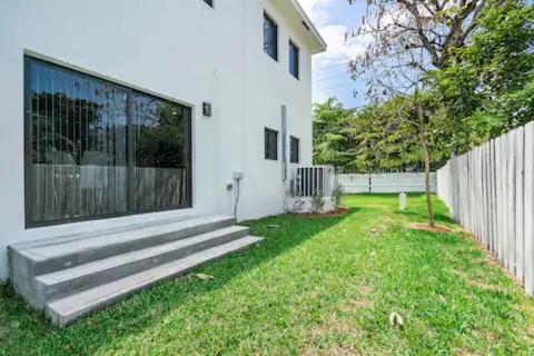 New Townhome Near Wilton/Las Olas/Beach Форт Лодърдейл Екстериор снимка